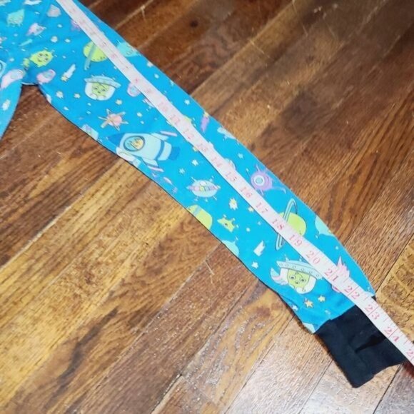 Dolls Kill Delia's New World Alien Print Contrast Trim Top & Jogger - Picture 9 of 15